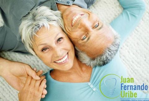 ¿La vejez trae consigo la caída de los dientes?