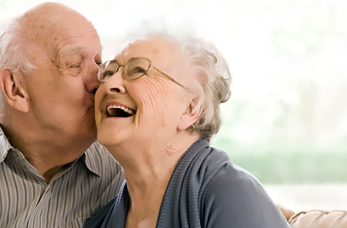 La saliva en el cuidado de los dientes del adulto mayor